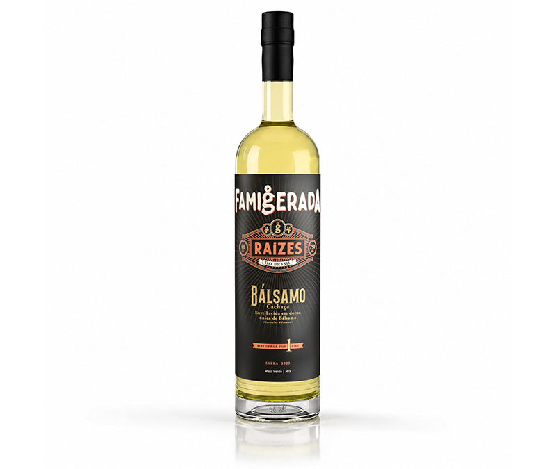 Garrafa da cachaça Raízes do Brasil Bálsamo 750 ml.